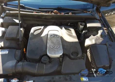 2012 Hyundai Genesis 4.6 z USA, uszkodzony, nr VIN KMHGC4DF5CU193038